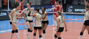 Lider VakıfBank, İzmir’den galibiyetle dönüyor